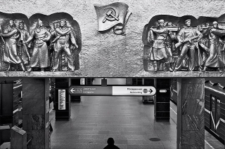 Illustration for article titled Russian Underground Stations Look Even More Stunning In Black and White